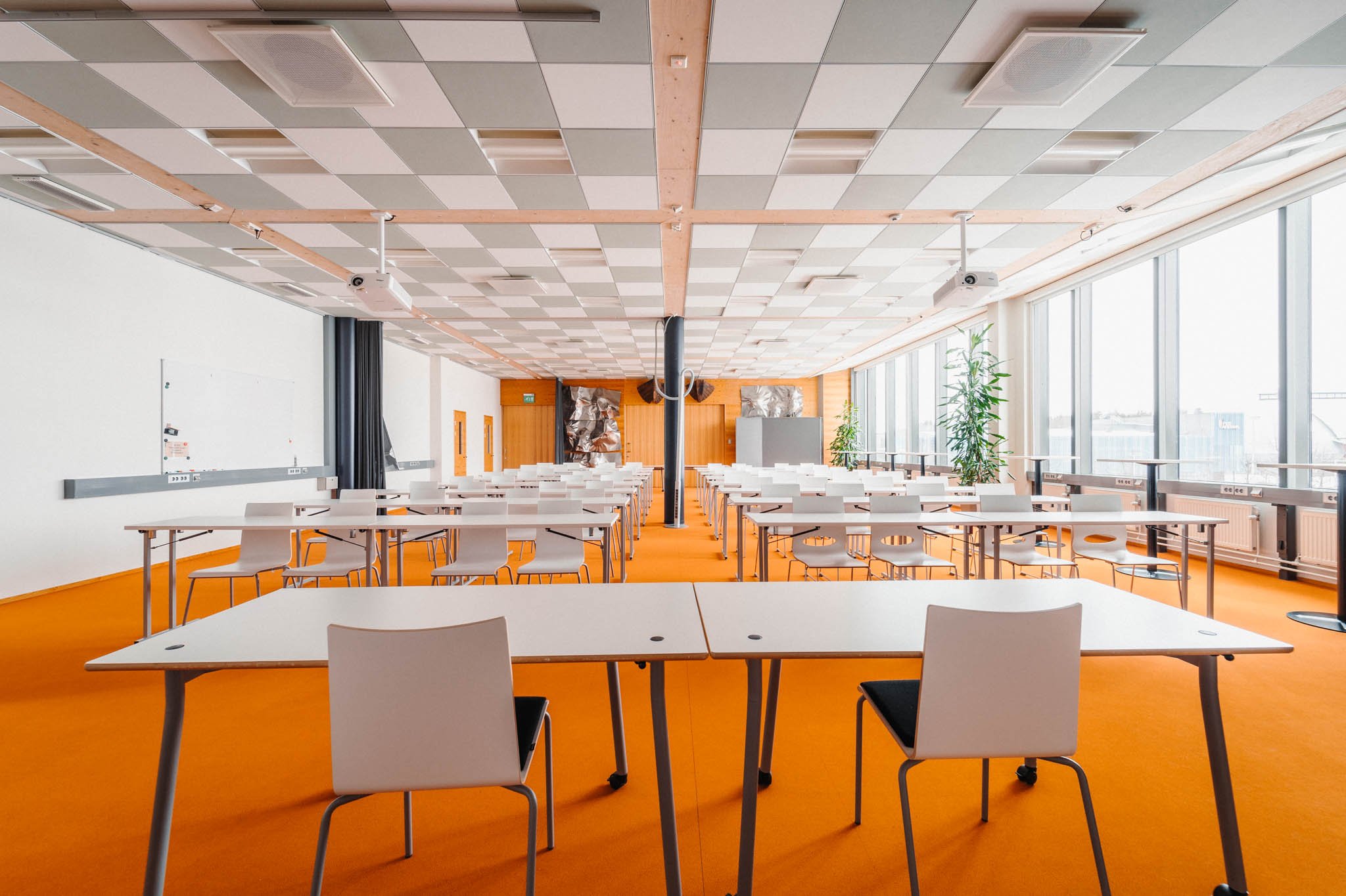 orange-hall-Tiedepuisto-joensuu-kokoustilat-10