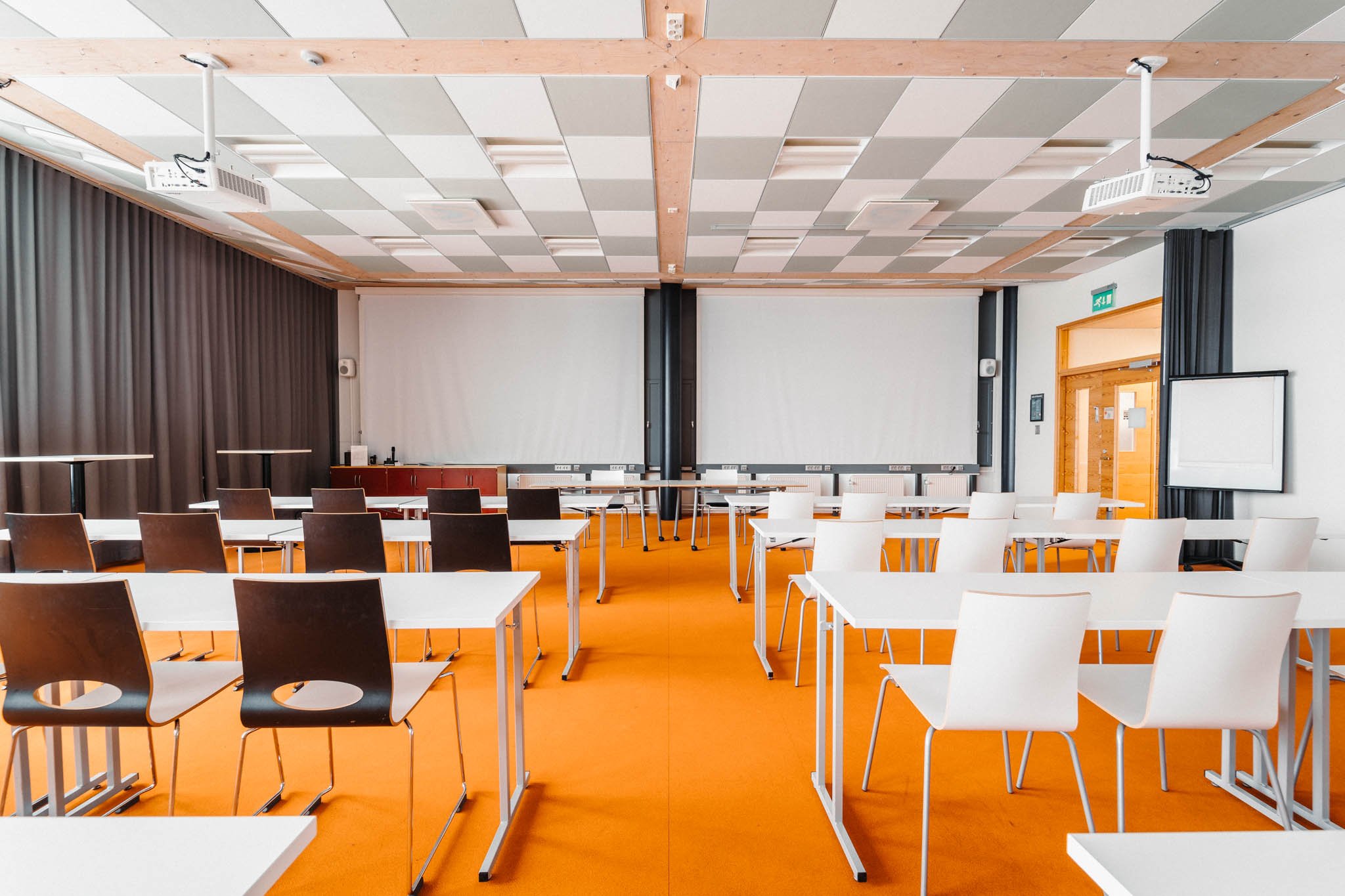 orange-hall-Tiedepuisto-joensuu-kokoustilat-11
