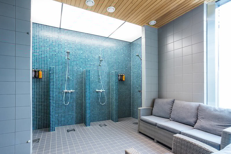 Zeus-saunan suihkutila 2